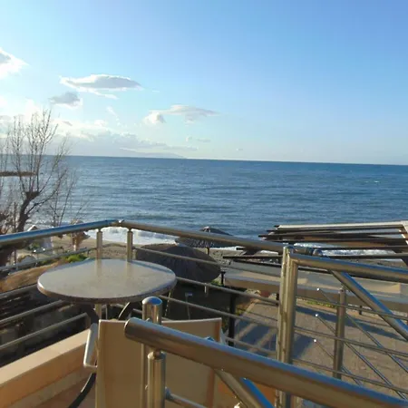 Comfy Beachfront Litinas Casa With Seaview